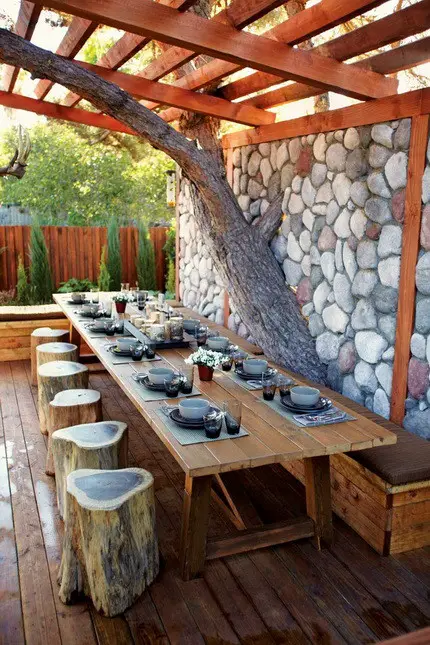 Cabin outdoor dining