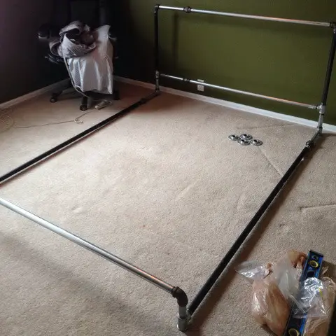 How To Build A Bed Frame Out Of Metal Pipe_5