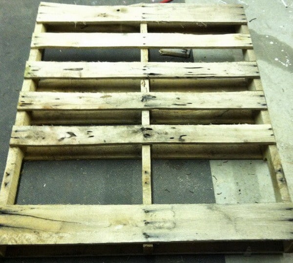 How To Make a Coffee Table out of a Wooden Pallet - Easy ...