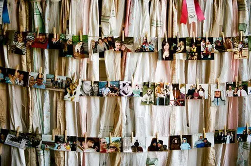 17 Creative Ways To Display Pictures On Your Walls_17