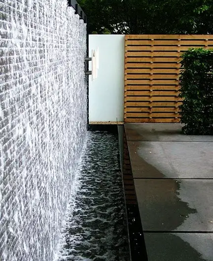 30 Creative Outdoor Backyard Water Walls_14