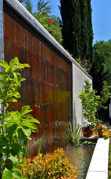 30 Creative Outdoor Backyard Water Walls_16