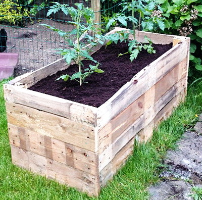 DIY Raised Garden Planter Made From A Wooden Pallet 