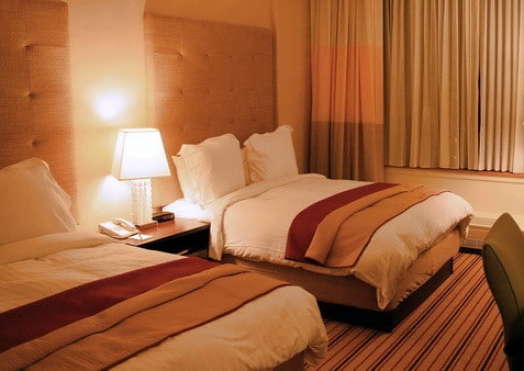 30 Hotel Style Bedroom Ideas_06