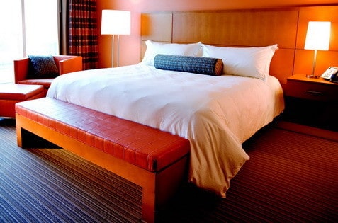 30 Hotel Style Bedroom Ideas_18