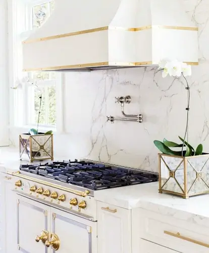 White Marble Countertop for Kitchen with Vent hood